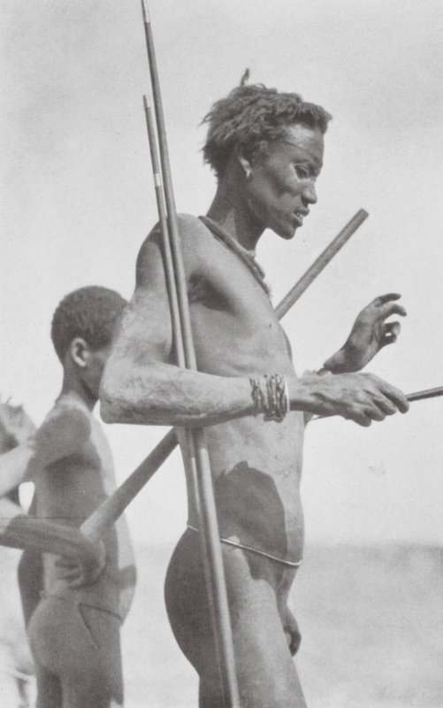 Nuer férfi (fekete-fehér fotó) alkotó: Hugo Adolf Bernatzik