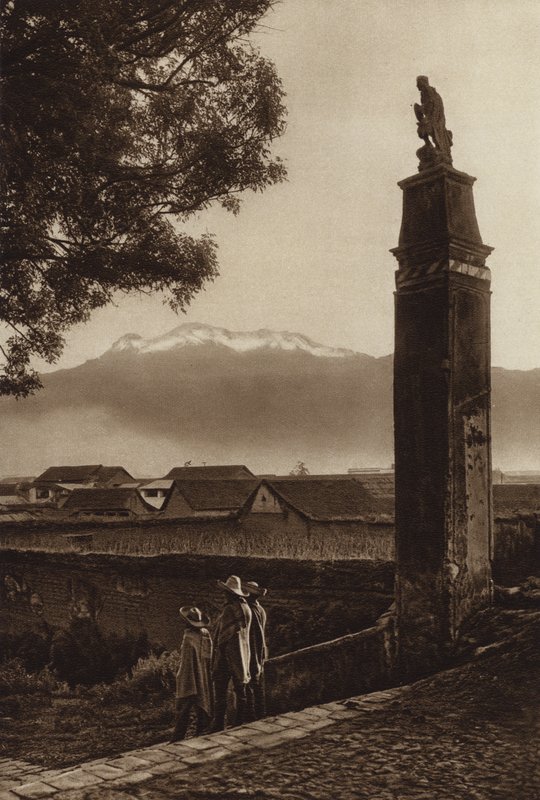 Mexikó: Amecameca és Iztaccihuatl (fekete-fehér fotó) alkotó: Hugo Brehme