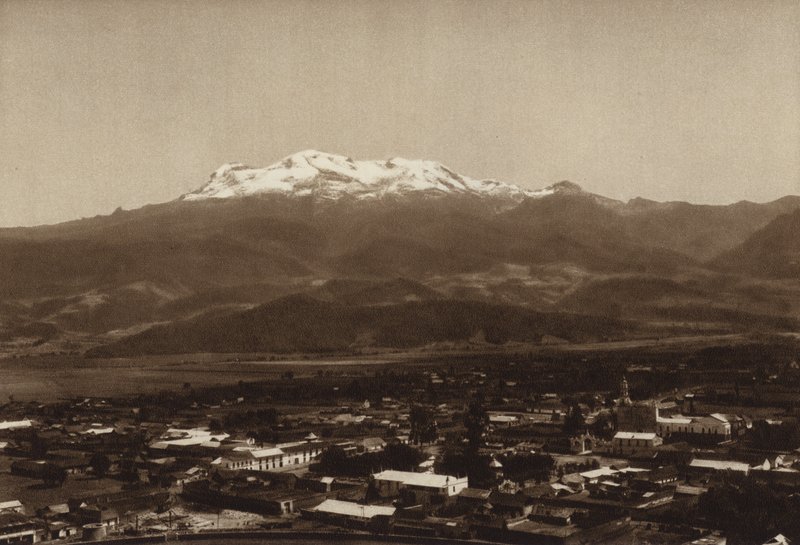 Mexikó: Amecameca és Iztaccihuatl (fekete-fehér fotó) alkotó: Hugo Brehme