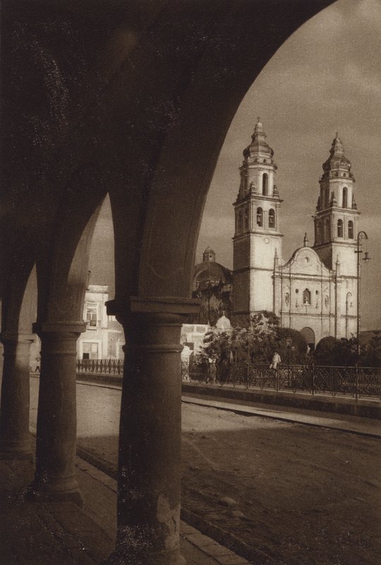 Mexikó: Campeche katedrális (fekete-fehér fotó) alkotó: Hugo Brehme