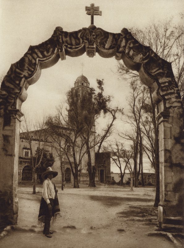 Mexikó: Acambaro templom, Michoacan állam (fekete-fehér fotó) alkotó: Hugo Brehme
