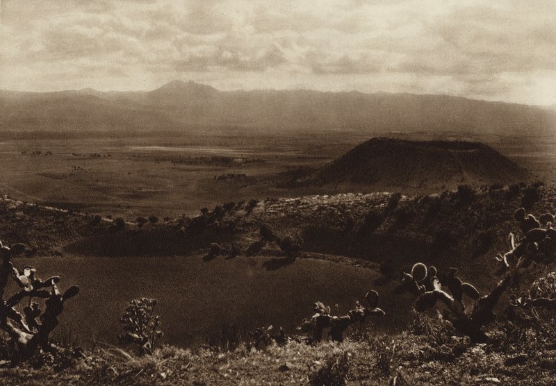 Mexikó: La Caldera, kialudt vulkánok a mexikói főváros környékén (fekete-fehér fénykép) alkotó: Hugo Brehme