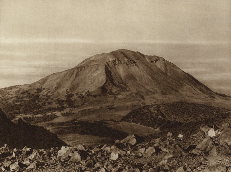 Mexikó: A "Sierra Negra" a Pico de Orizaba hegyről nézve, Puebla állam (fekete-fehér fotó) alkotó: Hugo Brehme