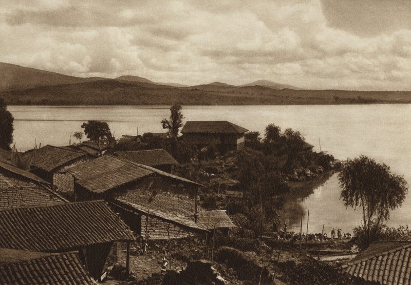 Mexikó: Patzcuaro lagúna, Xanicho sziget (fekete-fehér fotó) alkotó: Hugo Brehme