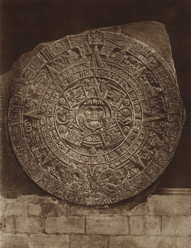 Mexikó: azték almanach-kő vagy "Piedra del Sol", Nemzeti Múzeum (fekete-fehér fotó) alkotó: Hugo Brehme