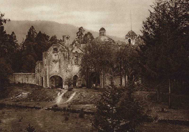 Mexikó: Kolostorrom a nemzeti parkban, Desierto de los Leones, hátulról (fekete-fehér fénykép) alkotó: Hugo Brehme