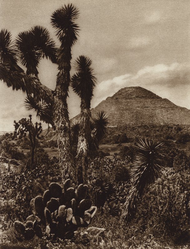 Mexikó: San Juan Teotihuacan, Holdpiramis (fekete-fehér fotó) alkotó: Hugo Brehme