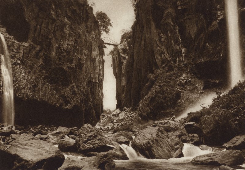 Mexikó: Teocelo Jalapa közelében, az 1920-as földrengés színhelye (fekete-fehér fotó) alkotó: Hugo Brehme