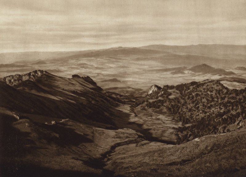 Mexikó: Kilátás az Iztaccihuatl középmagasságából (fekete-fehér fotó) alkotó: Hugo Brehme