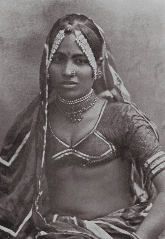 Bombay / Mumbai: Egy marwar hölgy (fekete-fehér fotó) alkotó: Indian photographer