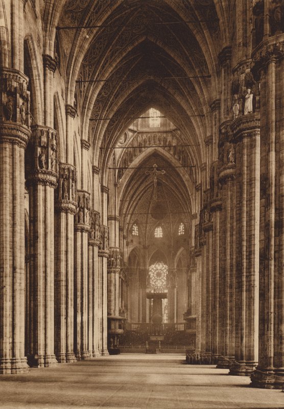 Duomo di Milano: Belső tér, főhajó (fekete-fehér fotó) alkotó: Italian Photographer