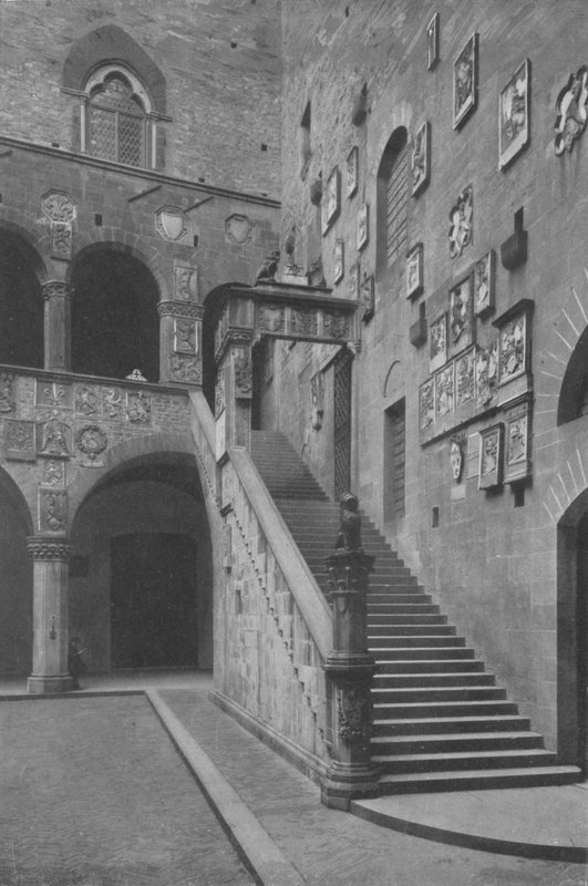 Firenze, a Palazzo del Podesta udvara és lépcsőháza (f / w fotó) alkotó: Italian Photographer