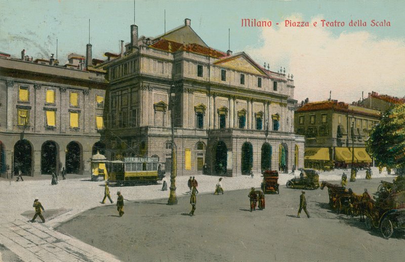 Milánó – Piazza és Teatro alla Scala. 1913-ban feladott képeslap. alkotó: Italian Photographer