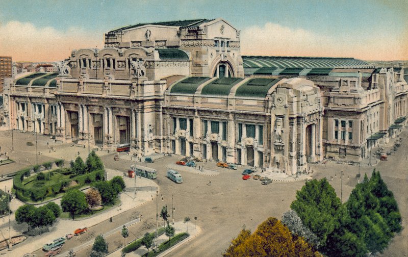 Milánó / Milan: Stazione Centrale (színes fénykép) alkotó: Italian Photographer