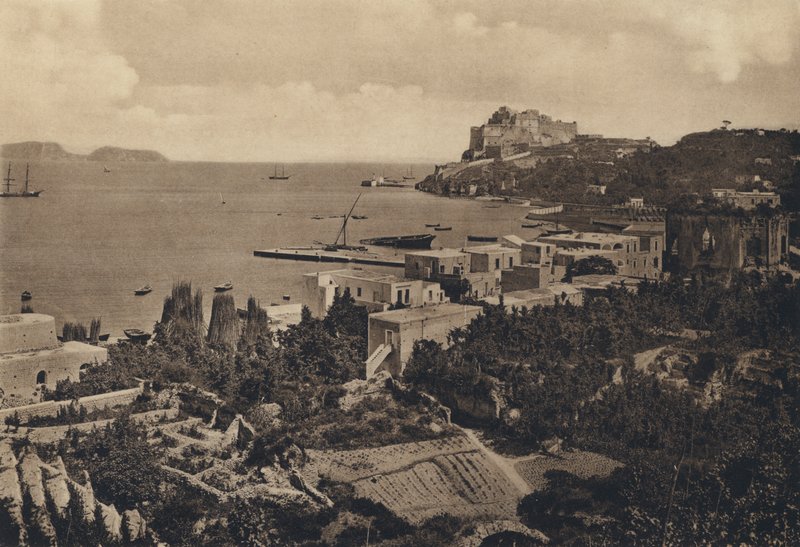 Nápoly: Baia, Panorama Col Castello (f/w fotó) alkotó: Italian Photographer