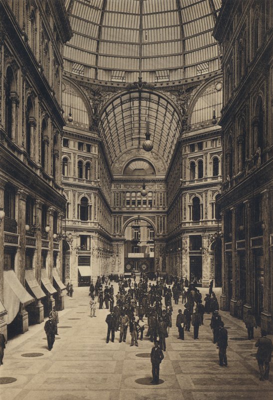 Nápoly: Interno Galleria Umberto I (f/w fotó) alkotó: Italian Photographer