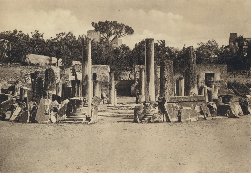 Nápoly: Pozzuoli, Tempio Di Serapide (f/w fotó) alkotó: Italian Photographer