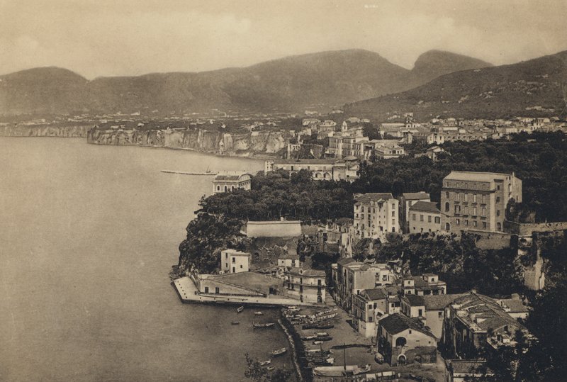 Nápoly: Sorrento, Panoráma Marina Grandéval (f/w fotó) alkotó: Italian Photographer