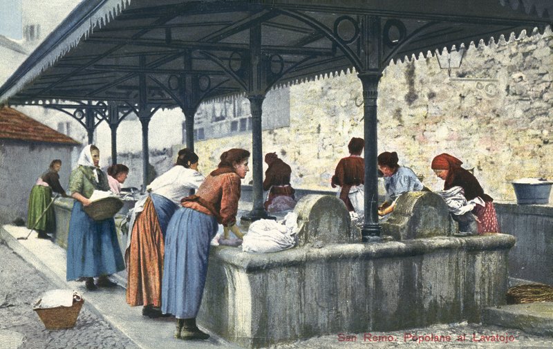San Remo, Olaszország, nők mosnak ruhát alkotó: Italian Photographer