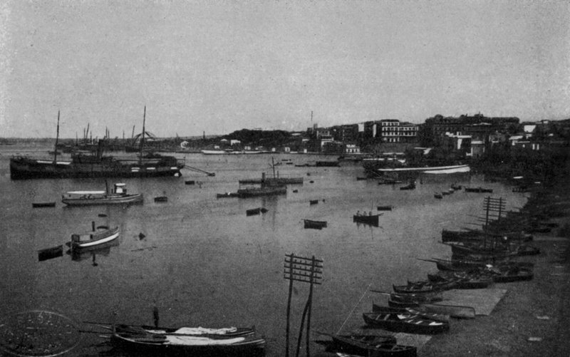 Taranto, Általános panoráma és kis tenger (f / w fotó) alkotó: Italian Photographer