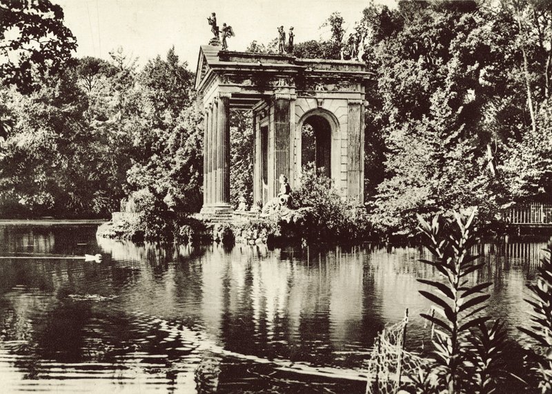 Templom a Borghese-villa tavon alkotó: Italian Photographer