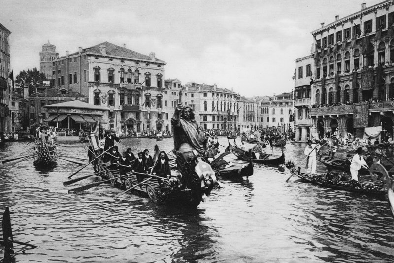 Velence, Canal Grande ünneplésben (f/w fotó) alkotó: Italian Photographer