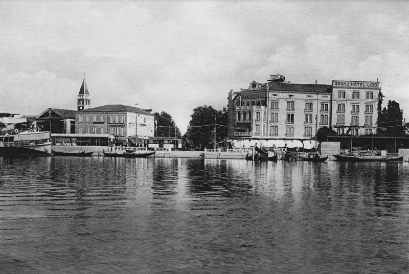 Velence, Lido, Imbarcadero és Grand Hotel Lido (f/w fotó) alkotó: Italian Photographer