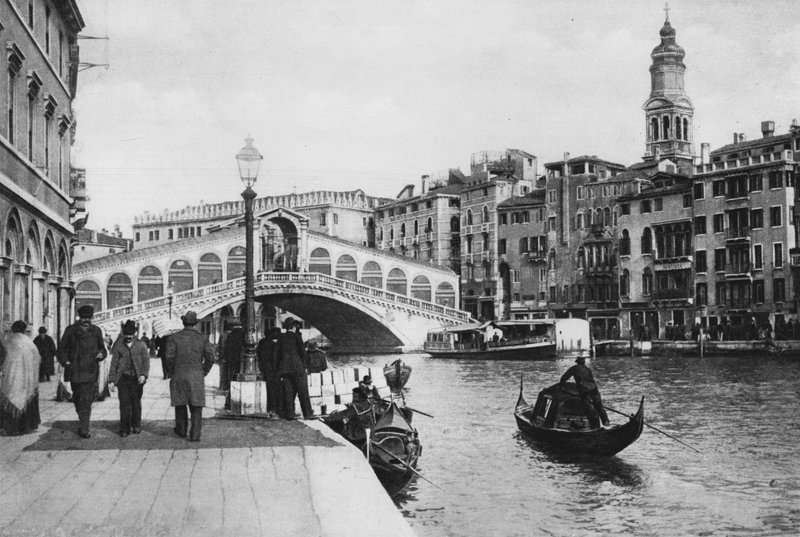 Velence, Rialto híd (f/w fotó) alkotó: Italian Photographer