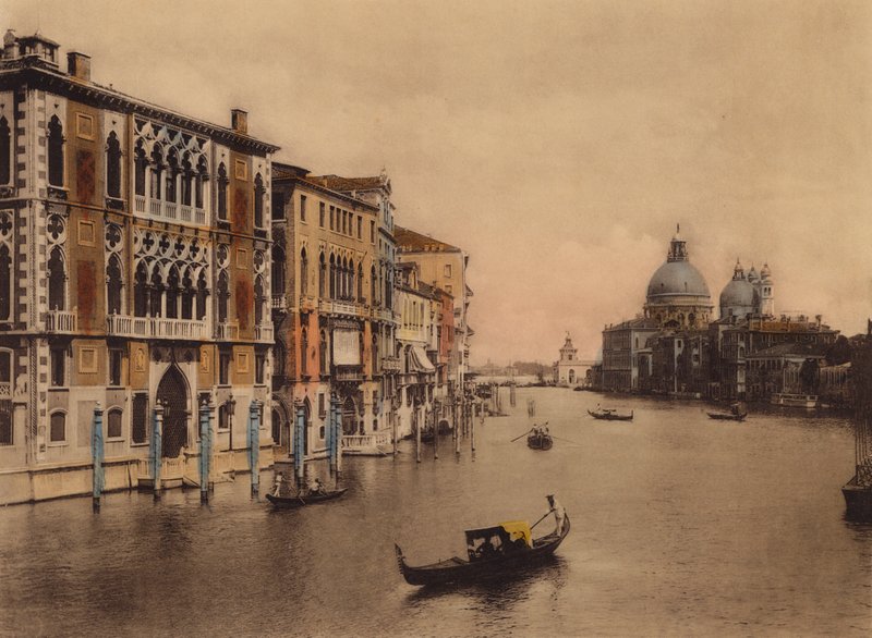 Venezia / Velence: Canal Grande és Salute templom (színes fotó) alkotó: Italian Photographer