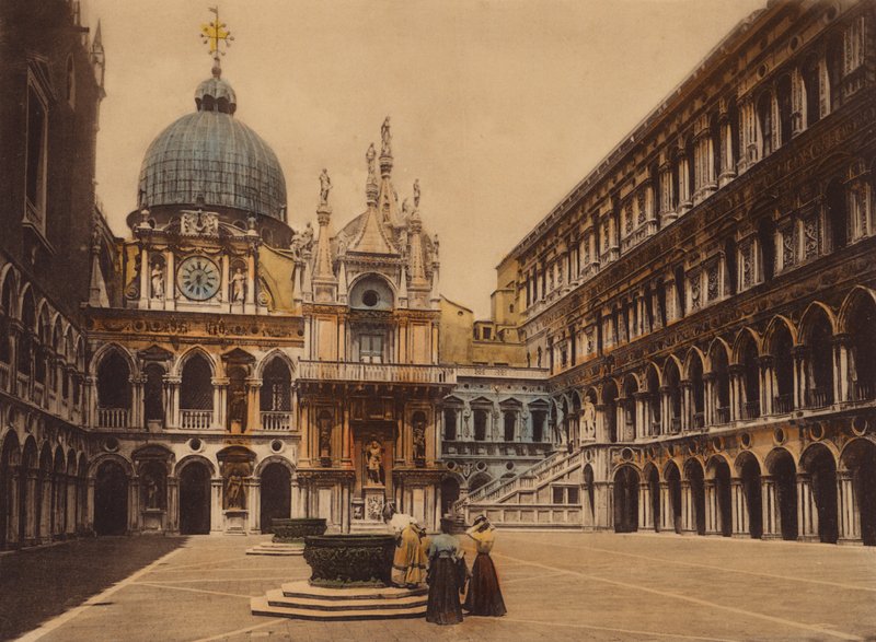 Velence / Velence: A Dózse-palota udvara (színes fénykép) alkotó: Italian Photographer
