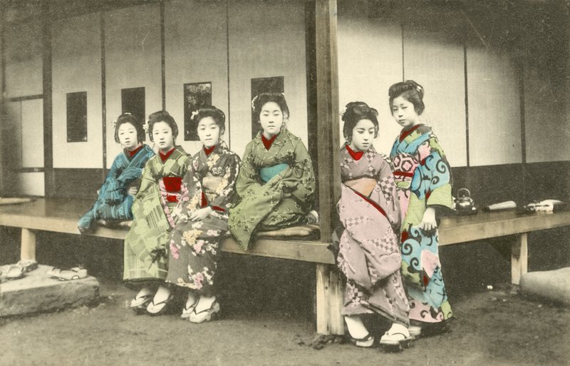 Japán nők csoportja, valószínűleg gésák alkotó: Japanese Photographer