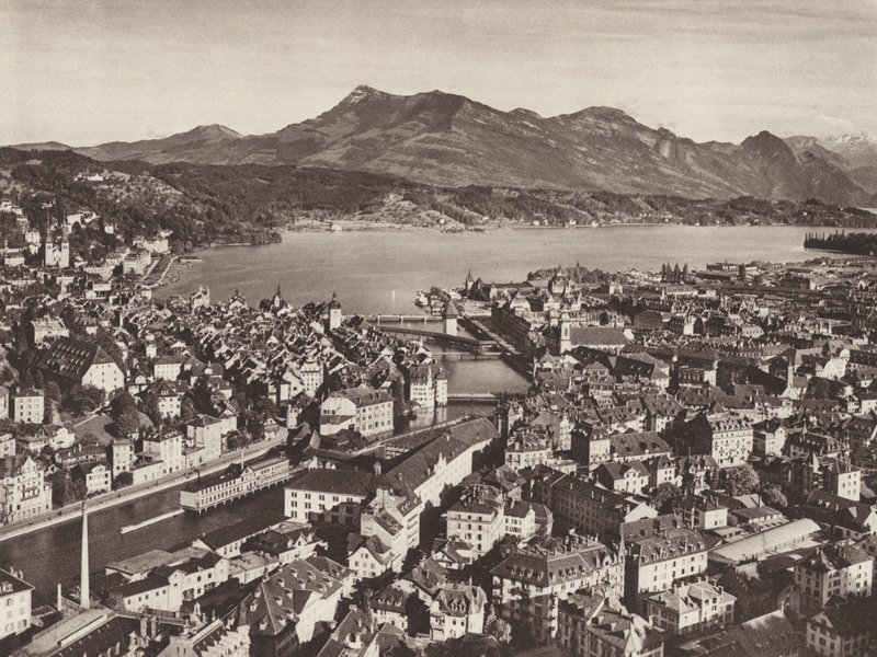 Svájc: Luzern, a Gutsch felől, a tó és a Rigi felé néz (f/w fotó) alkotó: Jean Gaberell
