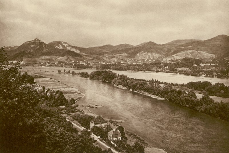 A Siebengebirge a Rajna mellett; Siebengebirge a Rajnán (f/w fotó) alkotó: Kurt Hielscher