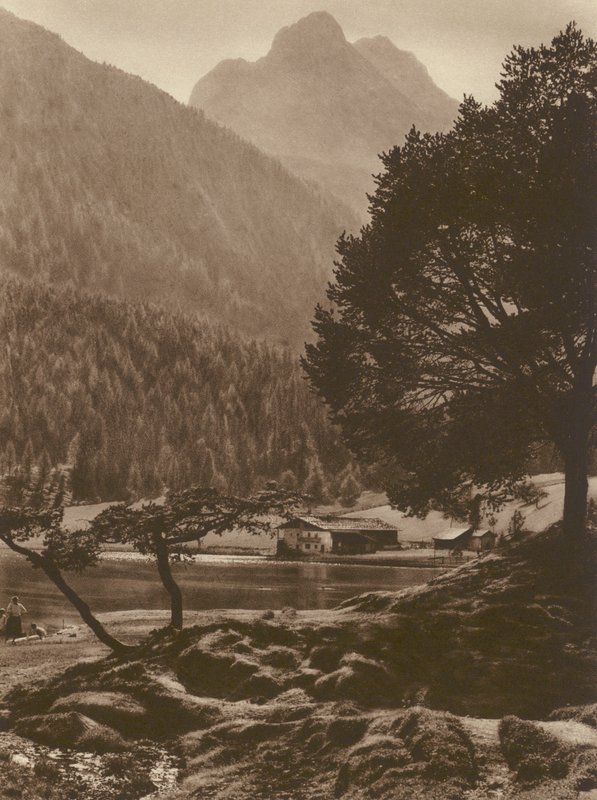 A Mittenwald melletti Lautersee a Wetterstein-hegységgel; A Mittenwald melletti Lauter-See a Wetterstein-hegységtel (f/w fotó) alkotó: Kurt Hielscher