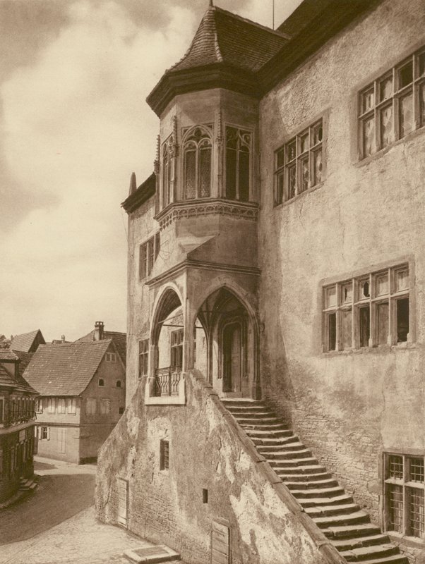Dettelbach a Main, Rathaus; Dettelbach a főtéren, Városháza (f/w fotó) alkotó: Kurt Hielscher