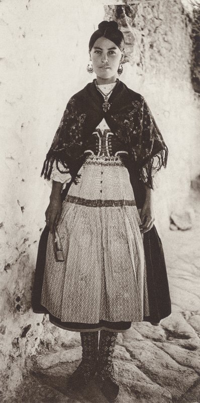 Spanyolország: Lagartera jelmez, Toledo tartomány (f/w fotó) alkotó: Kurt Hielscher