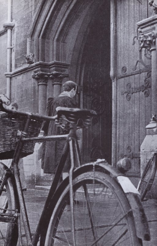 Az Oxfordi Egyetem jelenete (fekete-fehér fotó) alkotó: Laszlo Moholy-Nagy