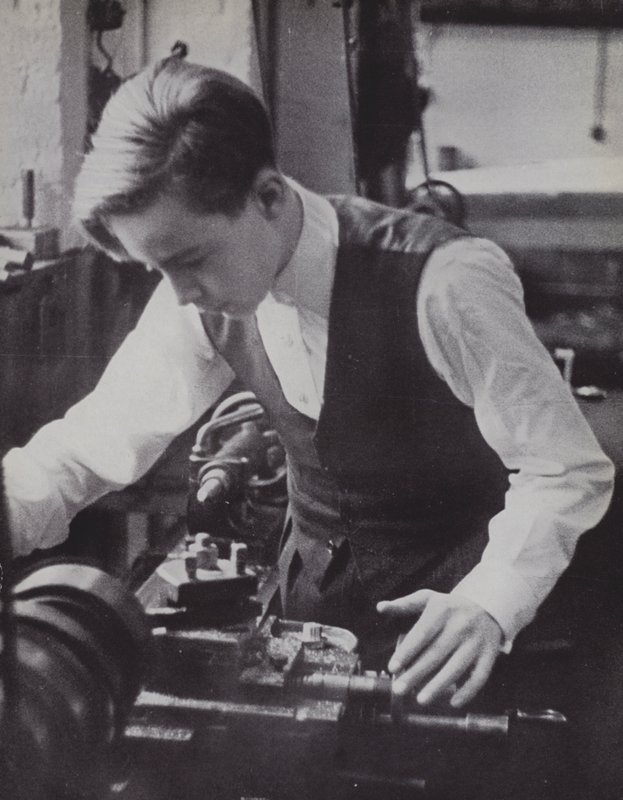 Mechanikai Iskola, Eton (f/w fotó) alkotó: Laszlo Moholy Nagy