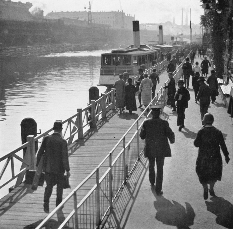 Berlin: An der Jannowitzbrucke; Jannowitz híd (f/w fotó) alkotó: Mario Bucovich