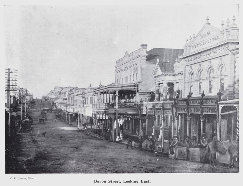 New Plymouth, Új-Zéland: Devon Street, Looking East (f/w fotó) alkotó: New Zealand Photographer