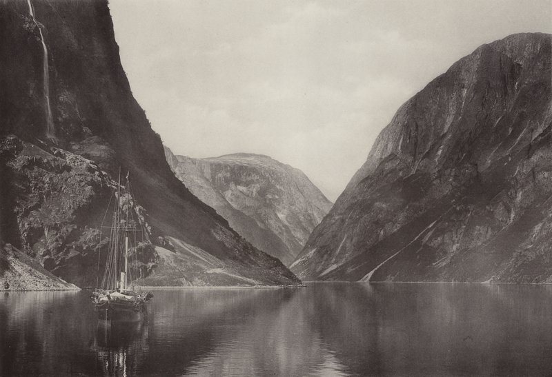 A Naeroyfjord a Vikingvang Hotelből (f/w fotó) alkotó: Norwegian Photographer