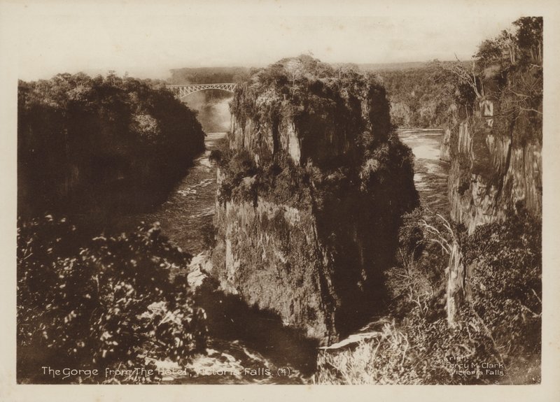 Szurdok a szállodából, Victoria Falls (f/w fotó) alkotó: Percy M. Clark