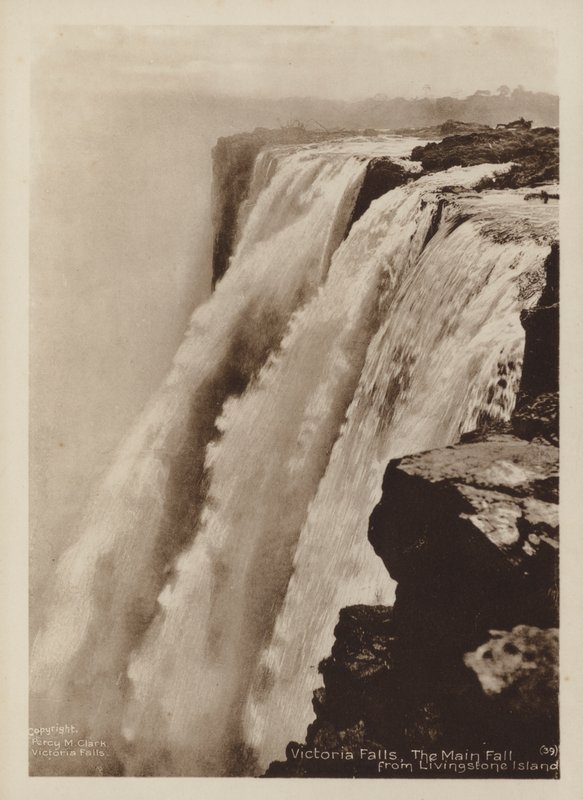 Victoria Falls, The Main Fall a Livingstone-szigetről (f/w fotó) alkotó: Percy M. Clark