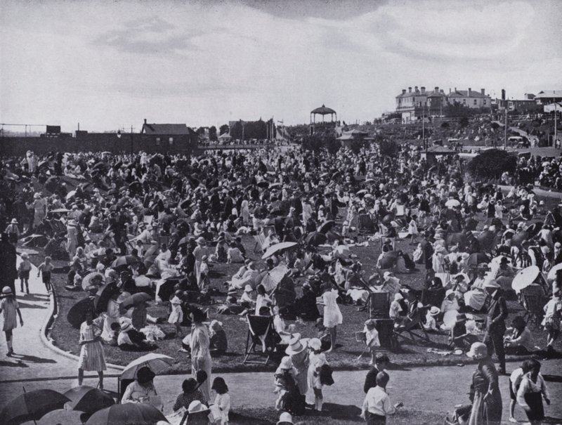 St Kilda Beach, Melbourne népszerű tengerparti üdülőhelye, a pázsit megjelenítése (f/w fotó) alkotó: Photographer Australian
