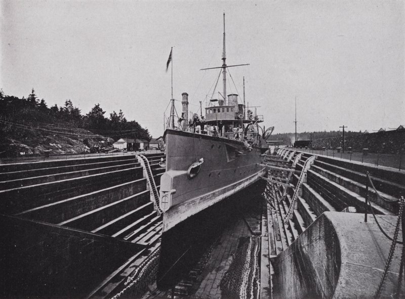 HMS "Flora" in Dock, Esquimalt, British Columbia (f/w fotó) alkotó: Photographer Canadian