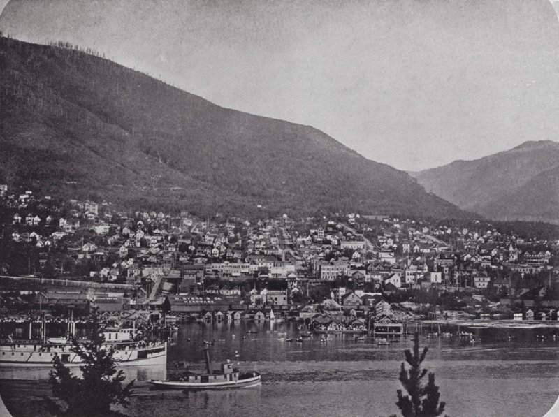 Nelson, a Kootenay folyó túloldaláról (f/w fotó) alkotó: Photographer Canadian