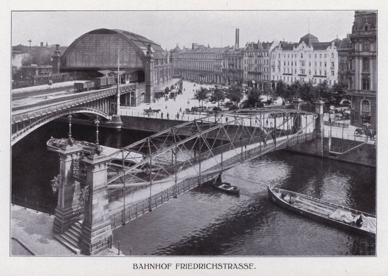 Berlin: Bahnhof Friedrichstrasse (f/w fotó) alkotó: Photographer German