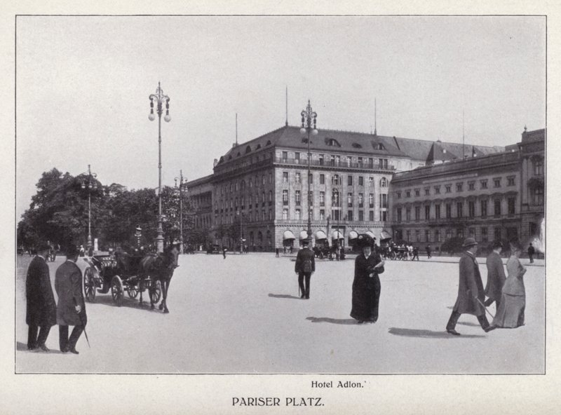 Berlin: Pariser Platz (f/w fotó) alkotó: Photographer German