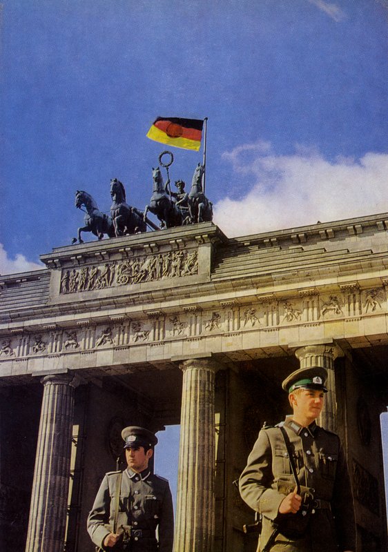 Berlin, a Német Demokratikus Köztársaság fővárosa (színes fotó) alkotó: Photographer German