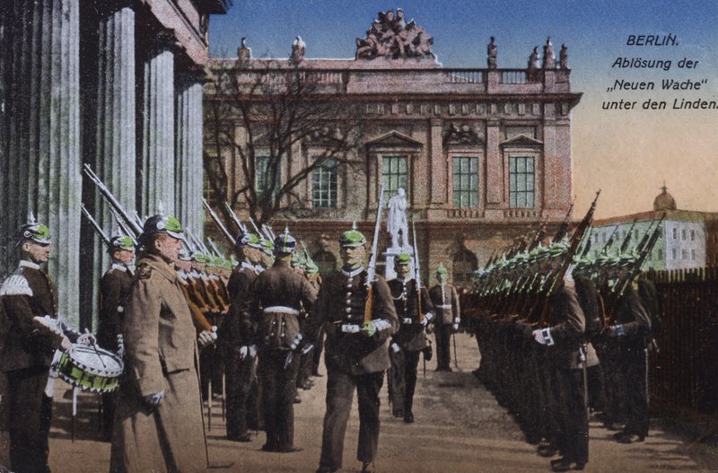 Őrségváltás a Neue Wache-ban, Unter den Linden, Berlin, Németország (színes fotó) alkotó: Photographer German
